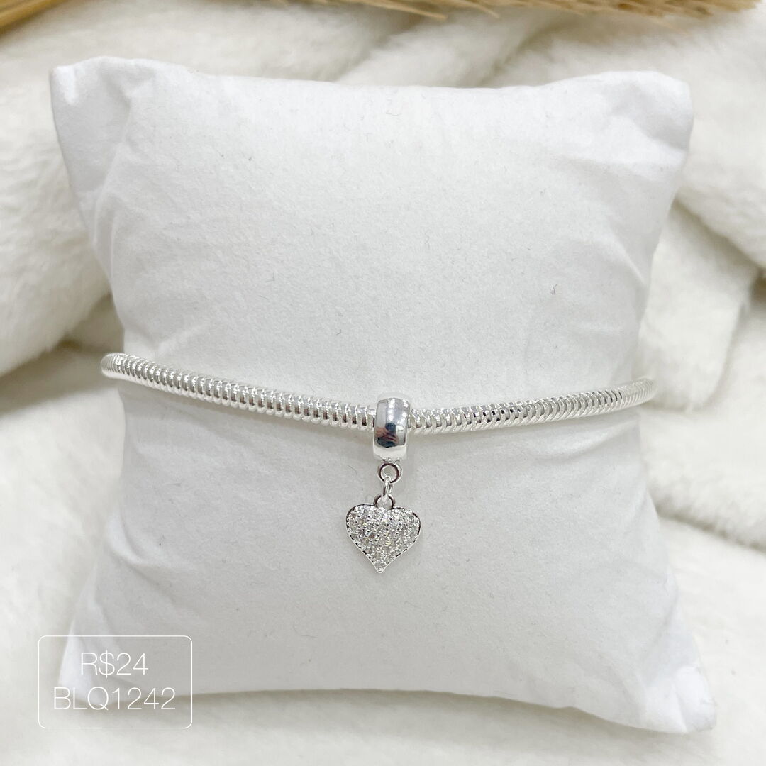 Berloque Coração Pendurado Cravejado Prateado